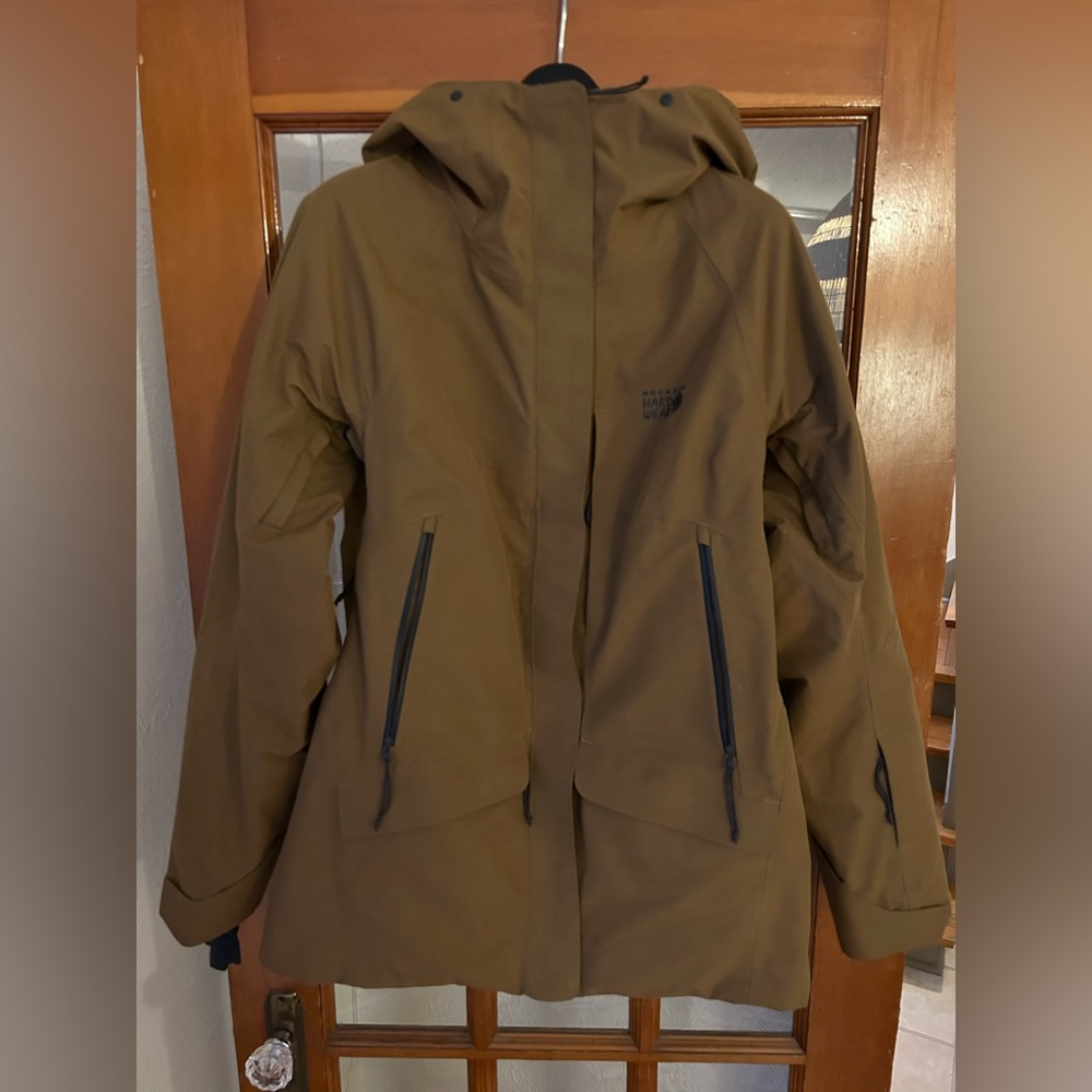 Mountain Hardware tan winter ski jacket size M